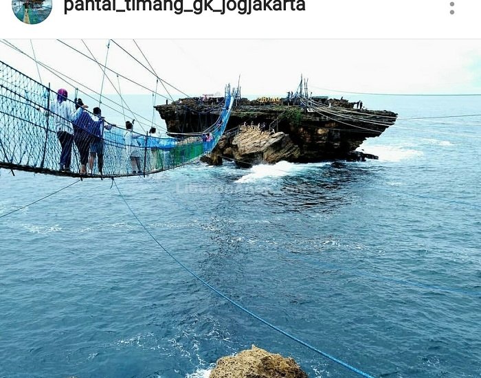 Jembatan Gantung Pantai Timang